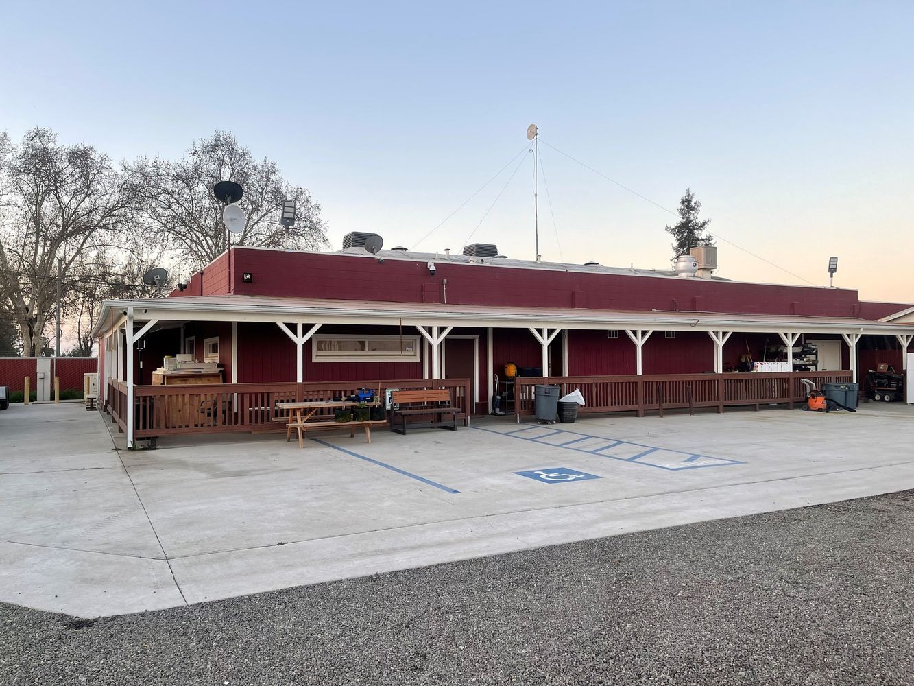 Turn Key Bar & Apartment in Riverdale, CA: 5020 19 1/2 Ave, Riverdale, CA 93656